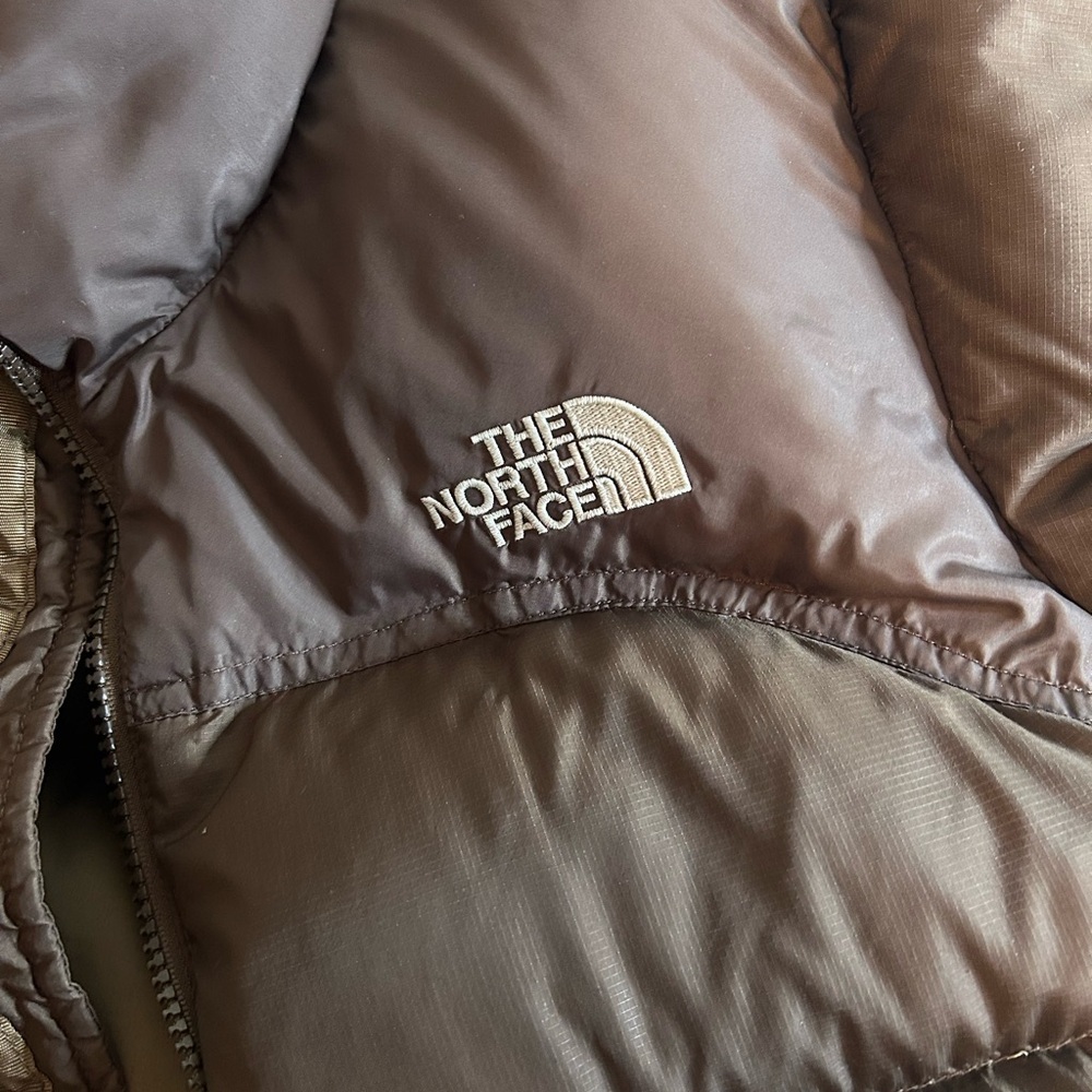 The North Face brown Puffer Jacket. Stove sack. 700.  One repair - Picture 16 of 16